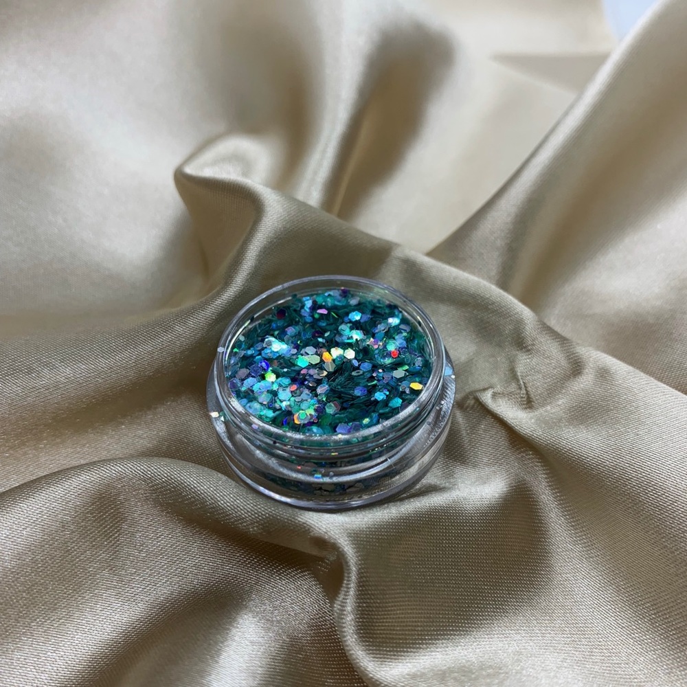 Cosmetic glitter